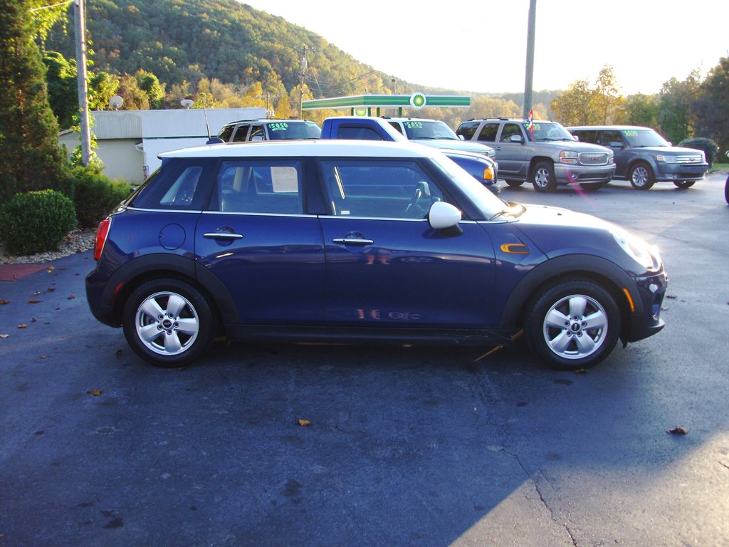 2016 MINI Cooper Base's photo