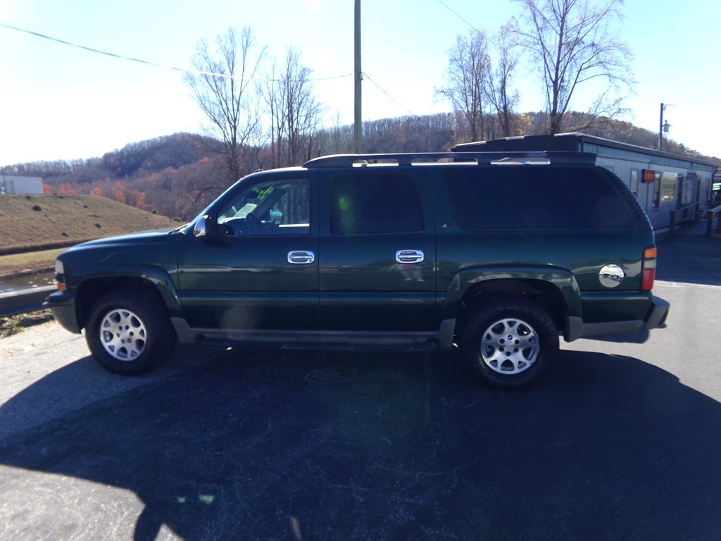 2004 Chevrolet Suburban LS's photo