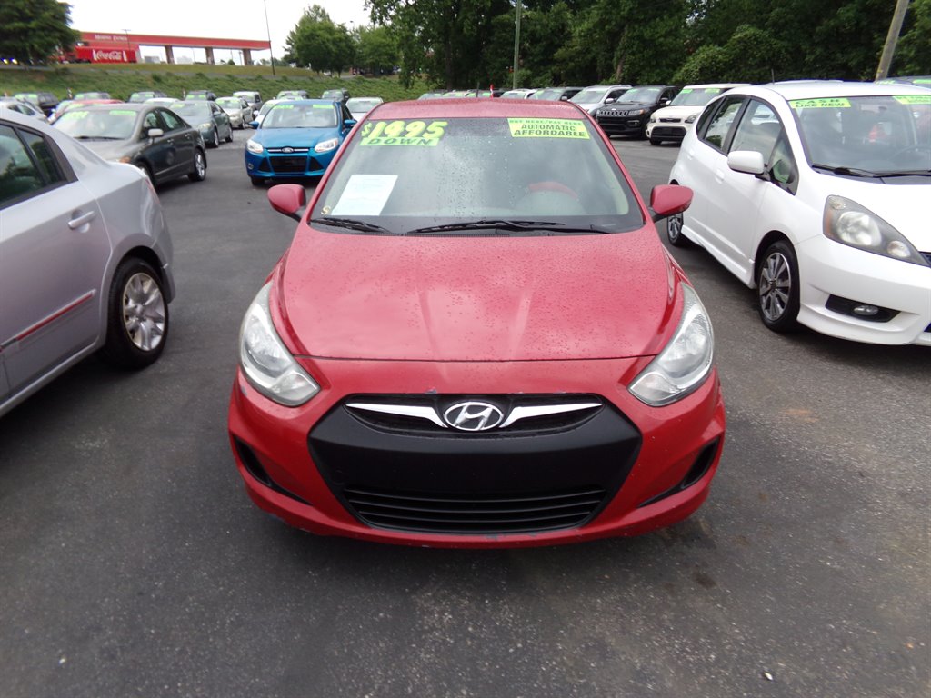 2012 Hyundai Accent's photo