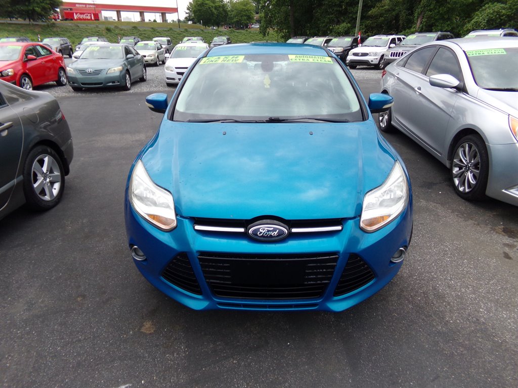 2012 Ford Focus Sedan Titanium's photo